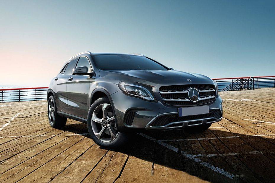 Mobil Mercedes Benz GLA 2025 di Indonesia
